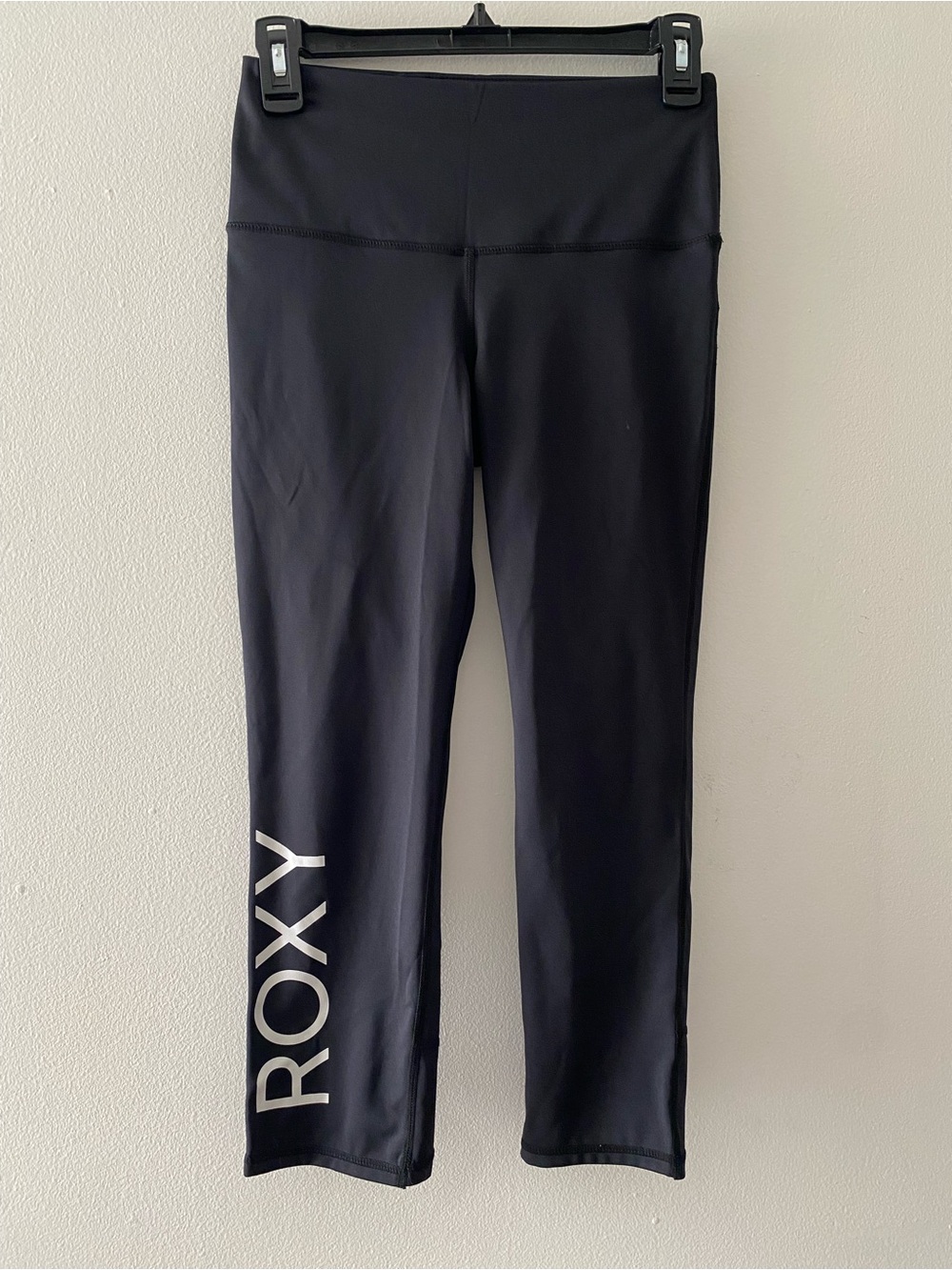 Roxy Black Women’s Athletic Cropp 21” Leggings with White Logo